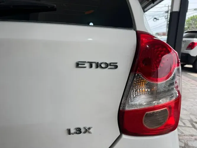 Toyota Etios X 1.3 Flex 16V 5P Mec. 2014