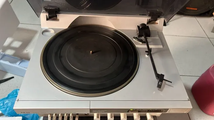 Toca-discos Akai AP-A2 Direct Drive. Funcionando 100%, porém está sem agulha