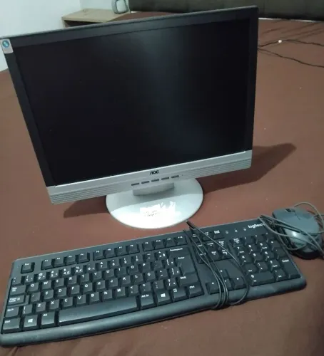 Monitor, teclado e mouse