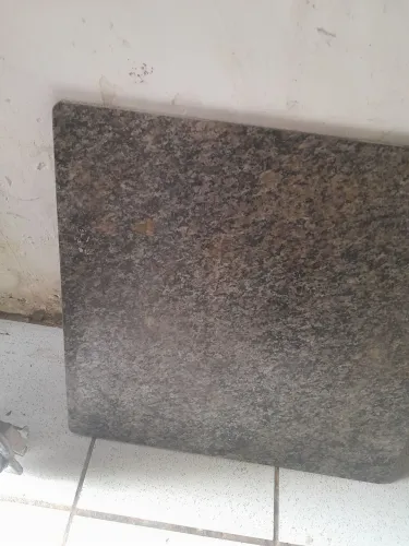 Vendo pedra de mármore quadrada de uma mesa de 4 cadeira