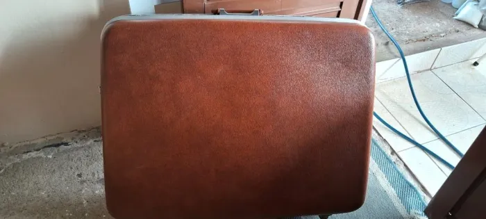 Mala ANTIGA, VINTAGE, RETRÔ. Ótimo estado!!