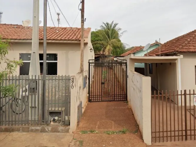 Casas 134 m² (área construída) e 299 m² (terreno) - Vila Santa Aureliana - Santa Cruz do R