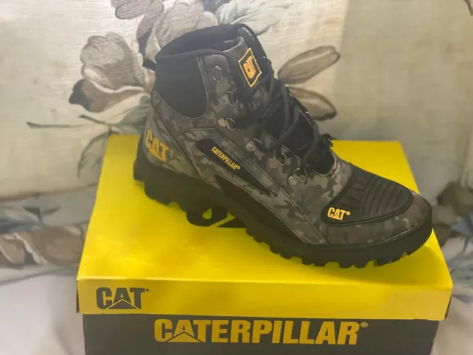 Bota Caterpillar couro