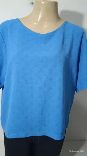 Blusa detalhes no tecido