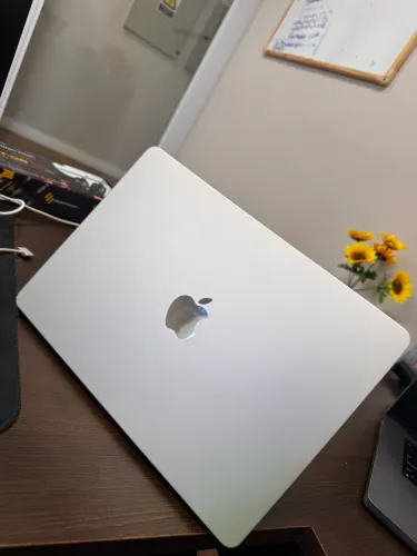 ? MACBOOK AIR M3 - 13 POLEGADAS - 2024