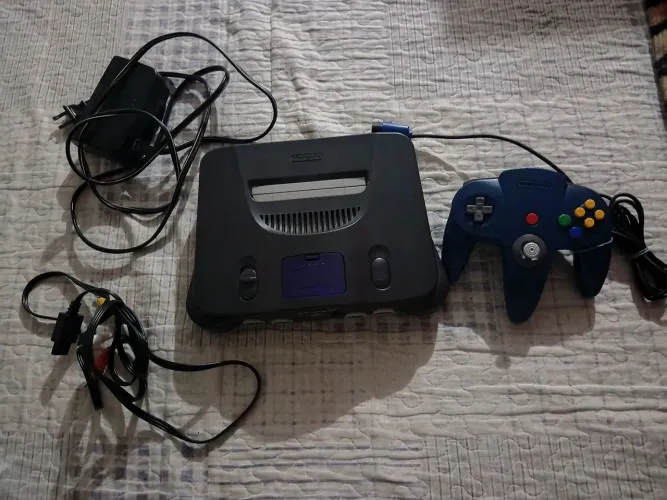 Nintendo 64 em ótimo estado e completo, porém sem nenhum jogo