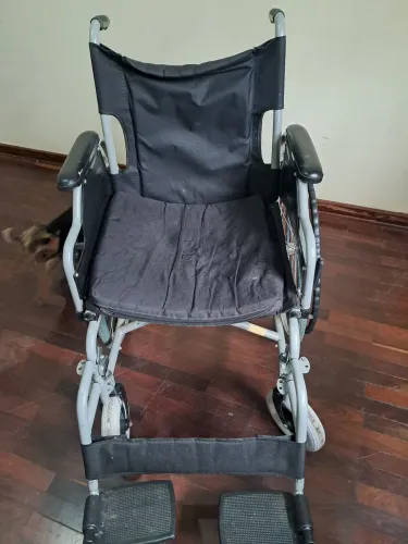Cadeira de rodas dobrável