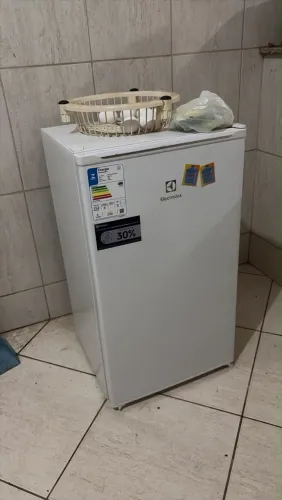 Frigobar Electrolux 90L Branco Efficient com Controle de Temperatura EM90