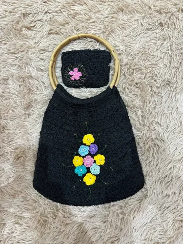 bolsa de mão crochê preta alça de bambu