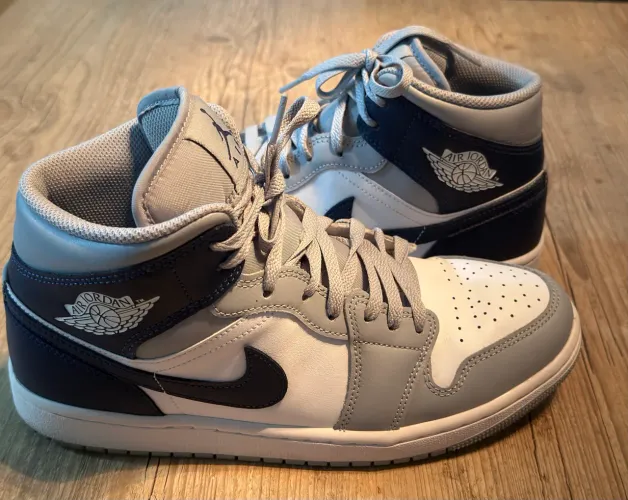 Nike Jordan 1 MID ( genuíno comprado nos EUA)