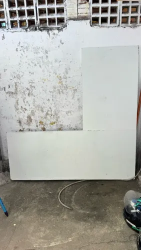 Mesa de escritório em L