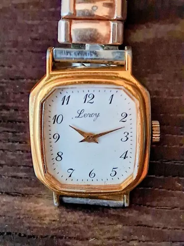 Relógio feminino Leroy a corda
