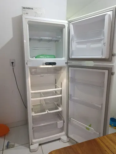 Vendo geladeira em estado de nova