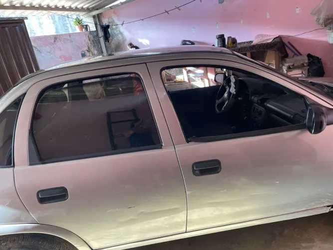 Chevrolet Corsa Sedan 1.0 MPFI 8V 71cv 4P 2004