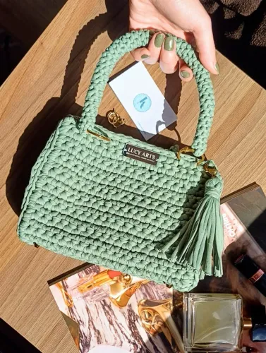 Bolsa de crochê verde pequena