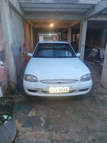Ford Escort GL 1.8i 16V 4P 2000