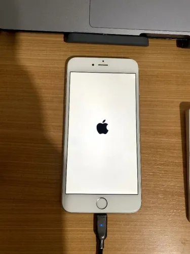 Vendo iPhone 6 plus 64Gb com defeito pra retirada de peças