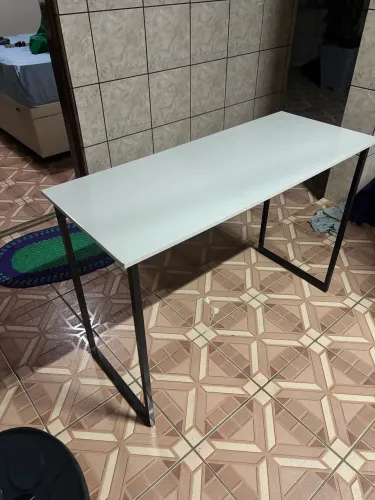 Mesa industrial para quarto