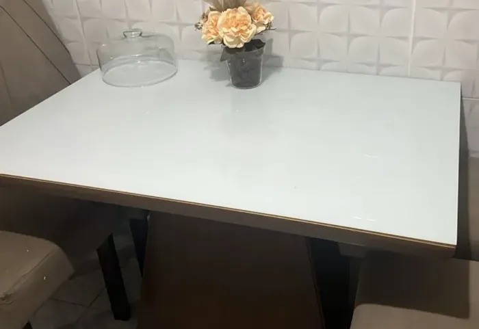 Mesa de jantar 4 cadeiras