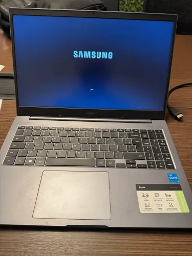 Vendo Notebook 11th Gen Intel(R) Core(TM) i3-1115G4 @ 3.00GHz