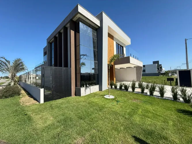 Casa Duplex Alphaville Cabo Frio, 273.35m², 4 Suítes (3 com Varanda e Closet), Piscina, Ár