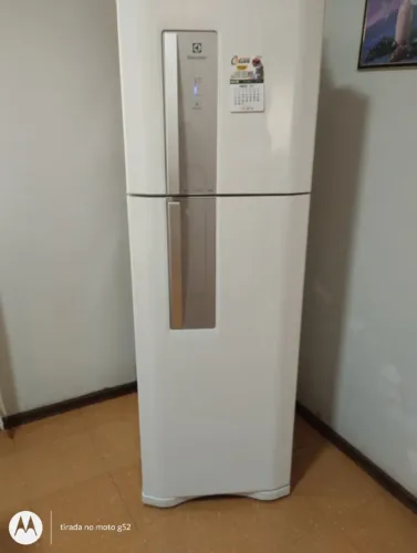 Geladeira fost free Electrolux ATENÇÃO VOLTAGEM 220 volts.