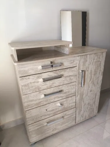 VENDO CÔMODA COM ESPELHO!!!