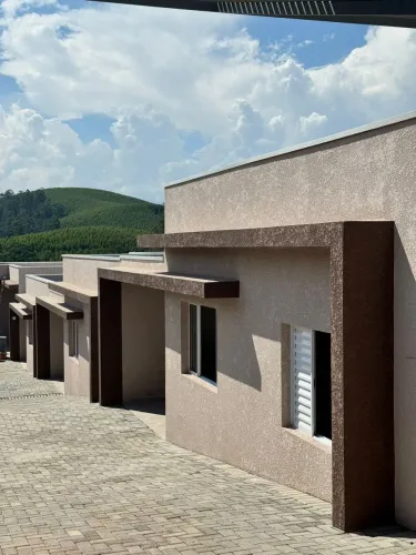 Casa térrea 2 quartos, quintal e garagem privativa - Mirante da Serra