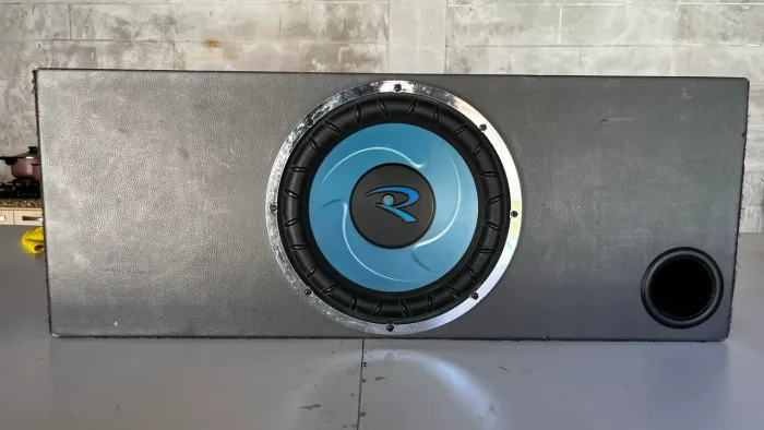 Caixa de som automotivo 
