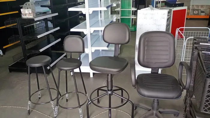 CADEIRAS CAIXA ALTA E BANQUETA NOVAS IMEDIATAS *