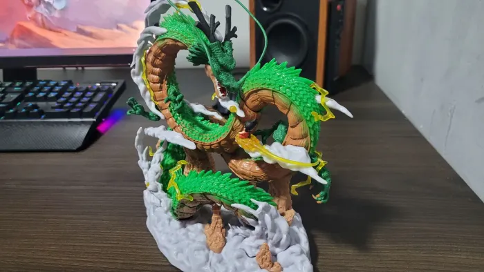 Estátua Sheng Long e Goku