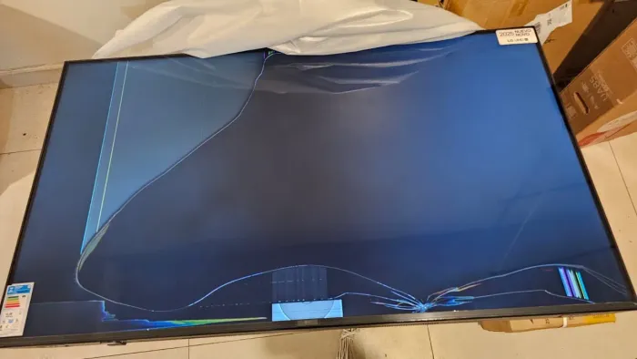 TV LG 65" tela quebrada