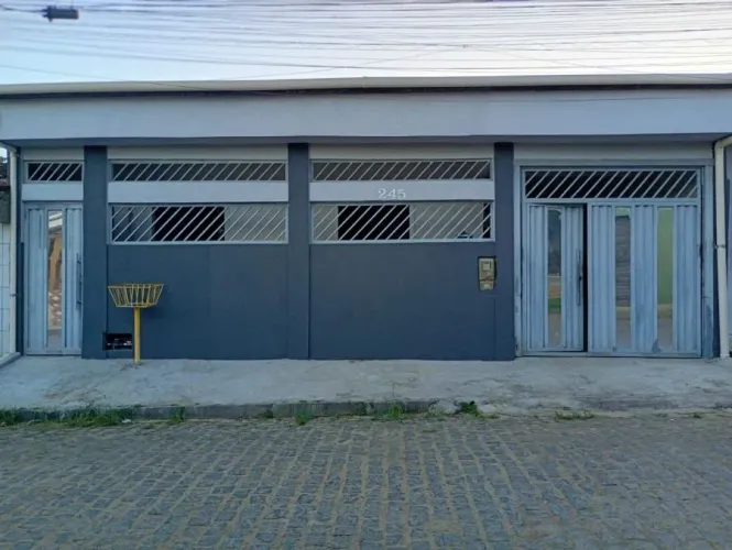 Casa à Venda no Banco da Vitória em Ilhéus com 2 Quartos
