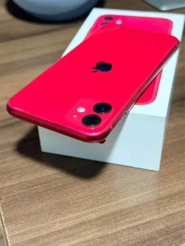 iPhone 11 Red 64GB - R$ 900,00
