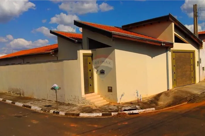 Casa nos Prados com Câmera 24 horas no Bairro