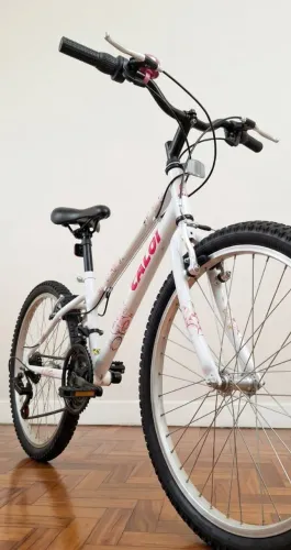 Bicicleta Caloi Ceci Aro 24 com Cestinha - Excelente Estado