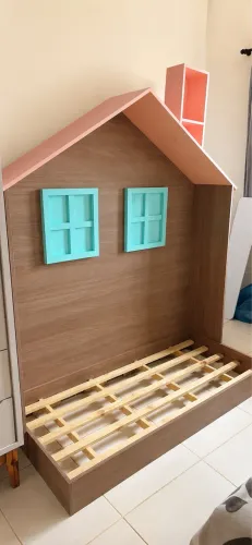 Cama montessoriana infantil 