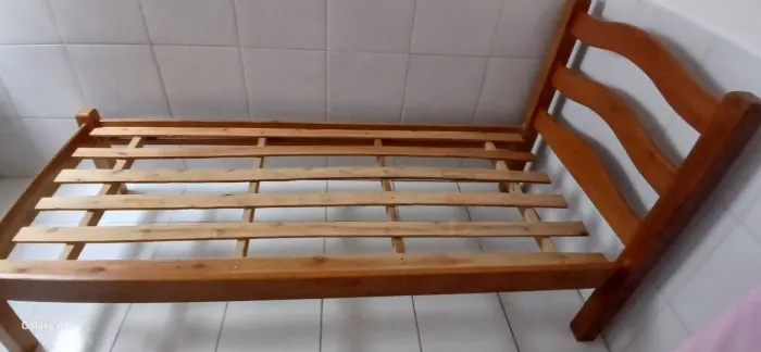 Cama madeira solteiro 