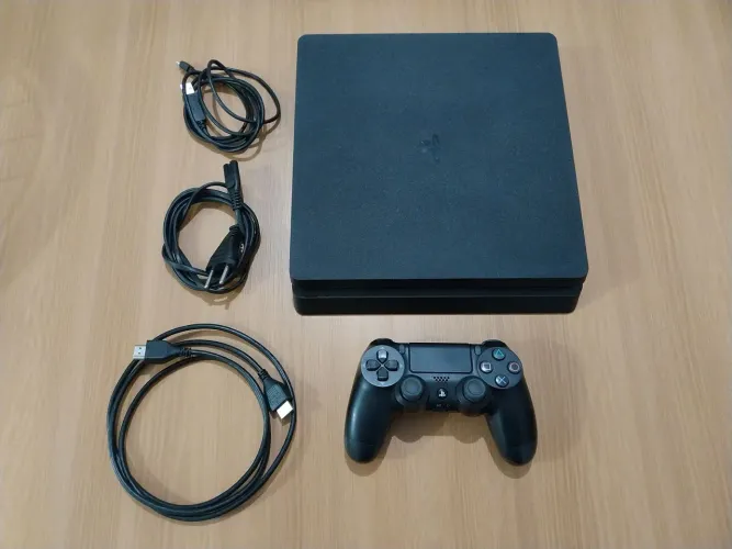 PS4 Slim usado 1TB + 3 jogos mídia física 