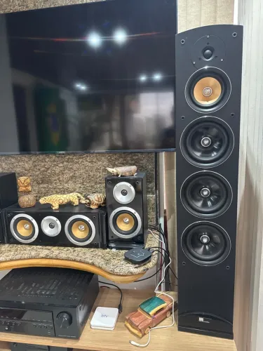 Conjunto de Caixas Torres e Bookshelf Pure Acoustics Próxima 60-F 1 Sub Ativo JBL ES250P