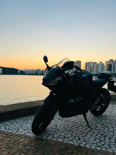 YAMAHA R15 PRETA