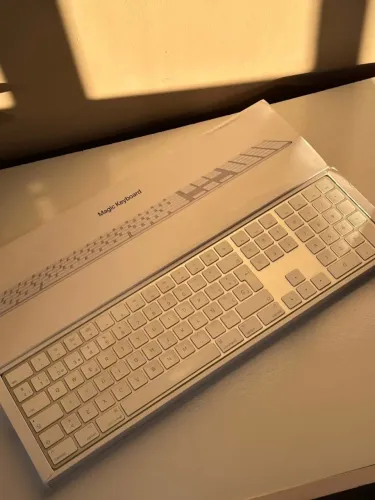 Apple Magic Keyboard com Teclado Numérico | Original | Caixa + Cabo