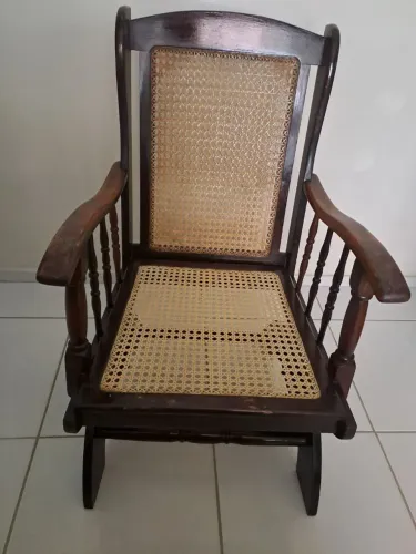 Vendo cadeira estilo colonial valor $ 700,00