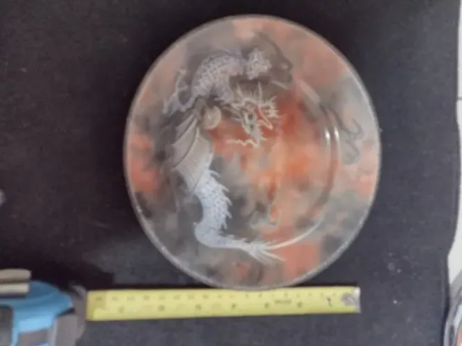 Antigo prato decorativo d sobremesa de porcelana japonesa (satsuma)