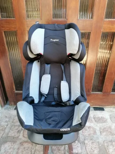 Cadeirinha infantil Progress da Cosco Kids