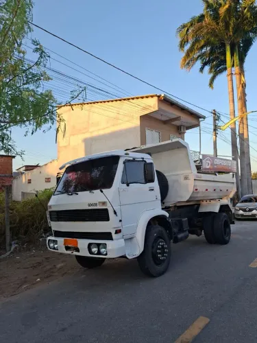 Caminhão Caçamba