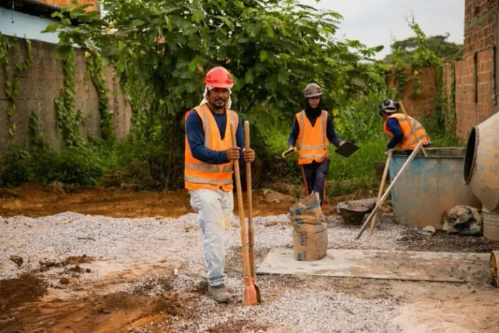 Sou ajudante de obra tenho 35 anos tenho disponibilidade para viajar se precisar