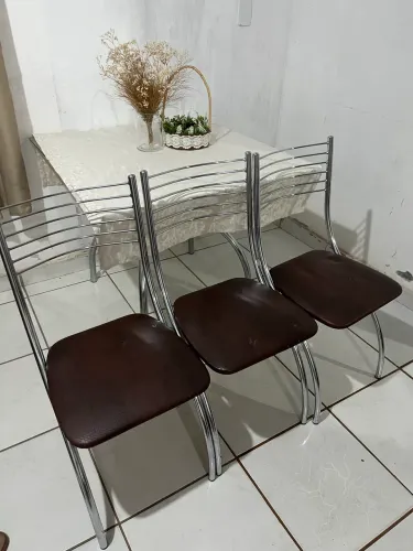 MESA + 3 CADEIRAS - R$: 500,00