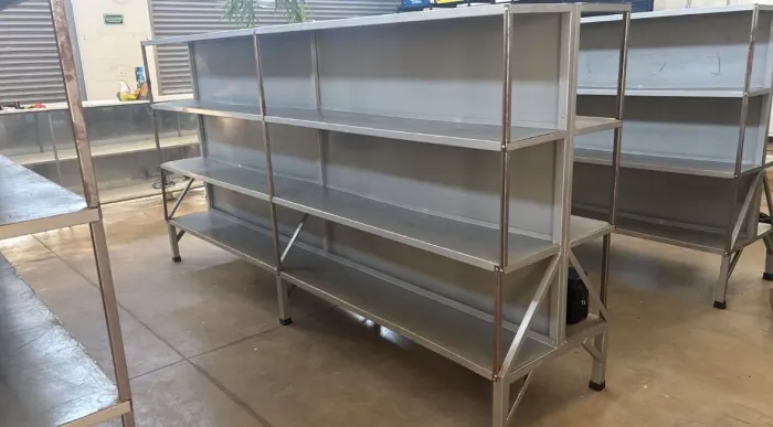 Vende se prateleira reforçada