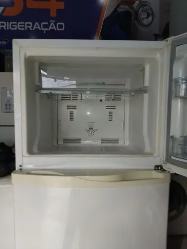 Vende se geladeira semi nova